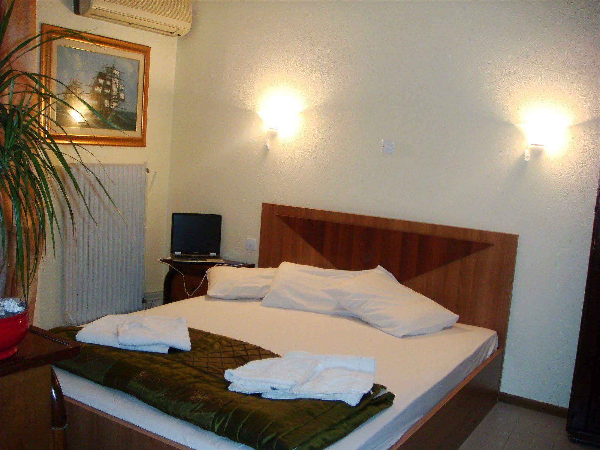 Hotel Petunia Neos Marmaras Buitenkant foto